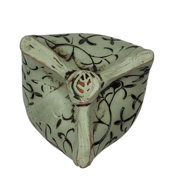 Green succulent planter w/Leaf signature. Red clay 3”x3” a distinct footed base - Picture 4 of 6